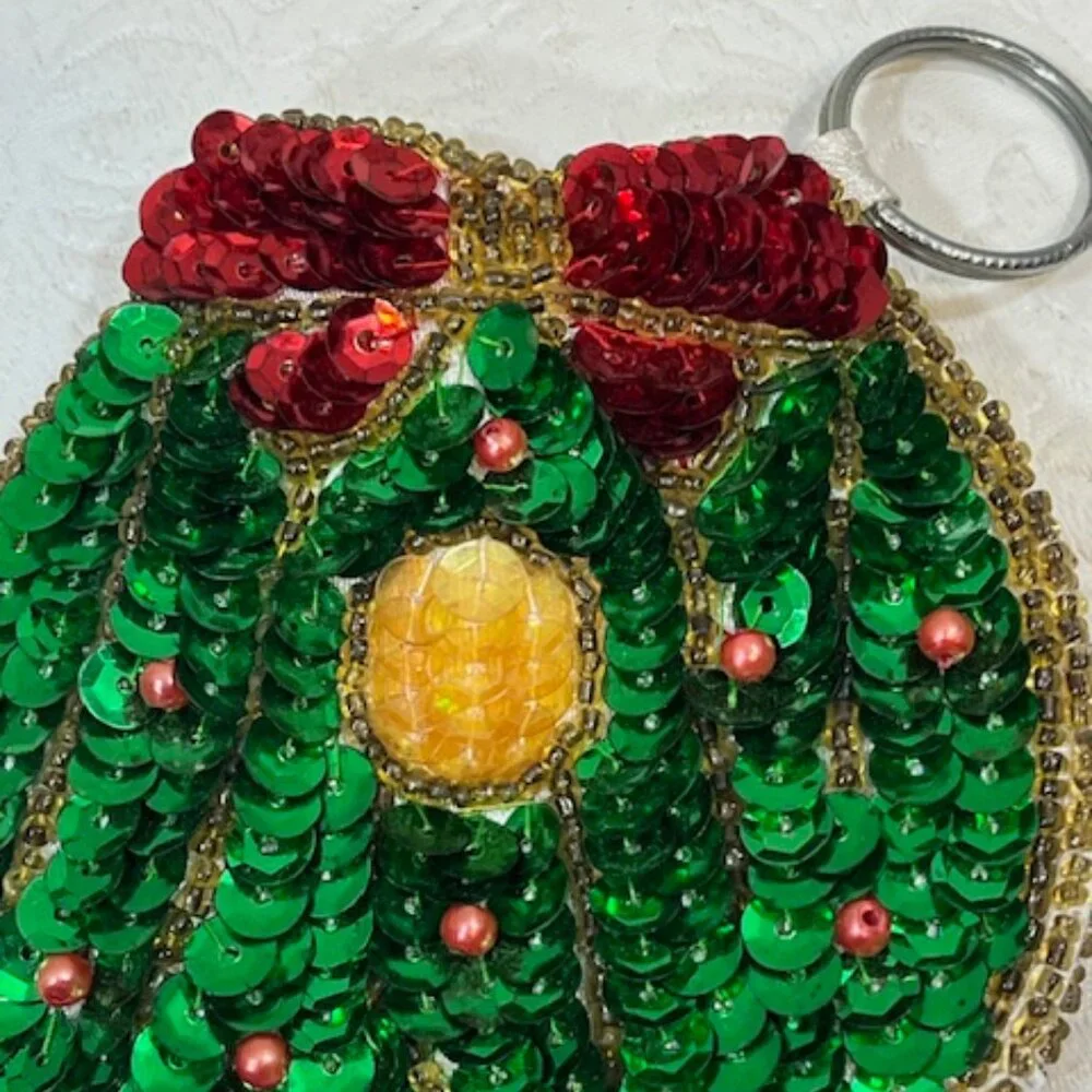 VTG Christmas Wreath Sequined Beaded Zip Change Coin Key Chain Purse Pouch 3.5